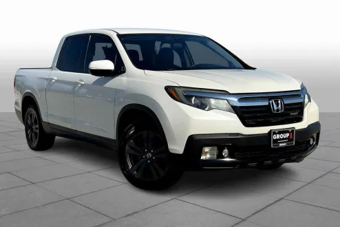 2019 Honda Ridgeline Sport photo 2
