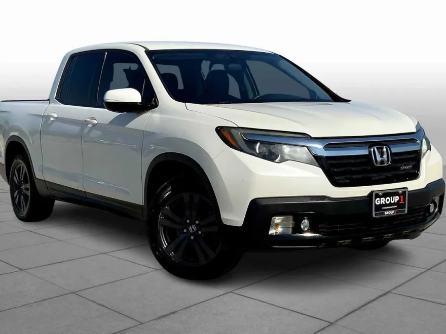 2019 Honda Ridgeline Sport photo 2