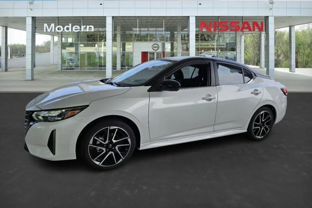 2025 Nissan Sentra SR photo 1
