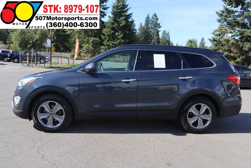 2016 Hyundai Santa Fe SE photo 1