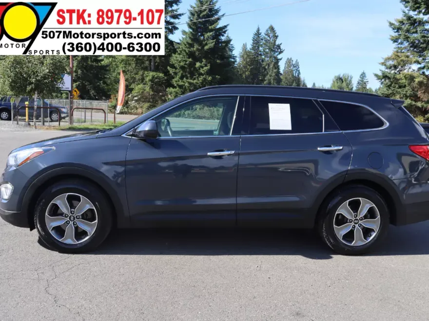2016 Hyundai Santa Fe SE photo 1
