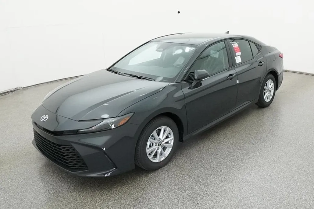 2025 Toyota Camry LE photo 1