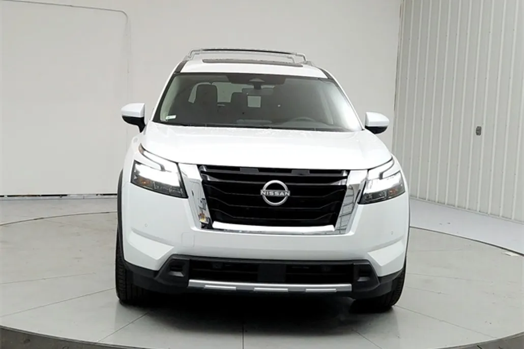 2025 Nissan Pathfinder SL photo 1
