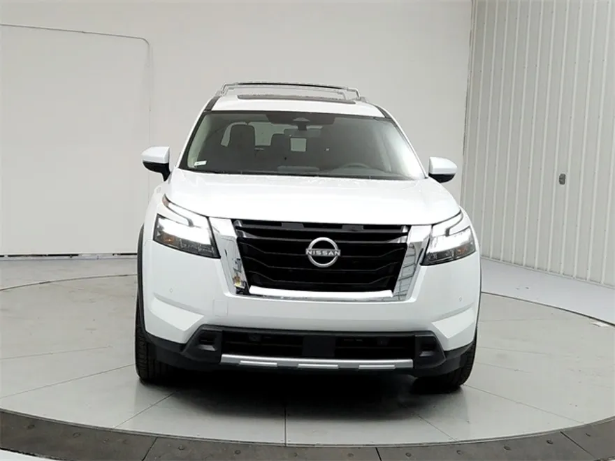 2025 Nissan Pathfinder SL photo 1
