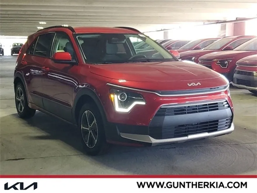 2025 Kia Niro LX photo 1