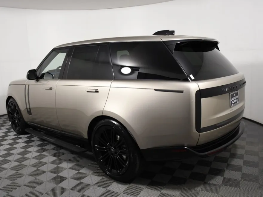 2025 Land Rover Range Rover SE photo 1