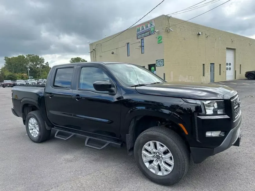 2023 Nissan Frontier SV photo 1