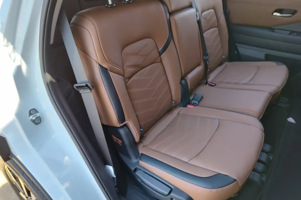 2025 Nissan Pathfinder Platinum photo 1