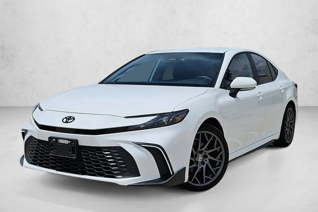 2025 Toyota Camry SE photo 1