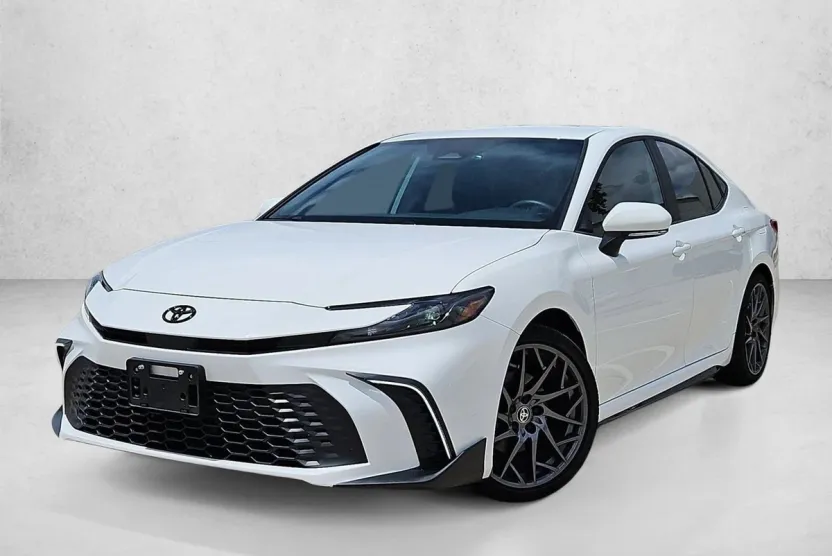 2025 Toyota Camry SE photo 1