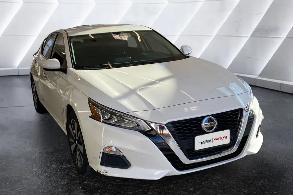 2022 Nissan Altima 2.5 SV photo 1