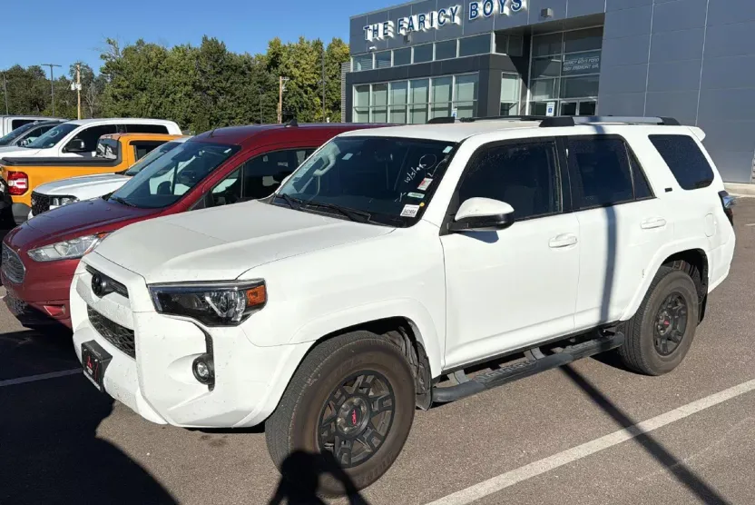 2022 Toyota 4Runner SR5 photo 1