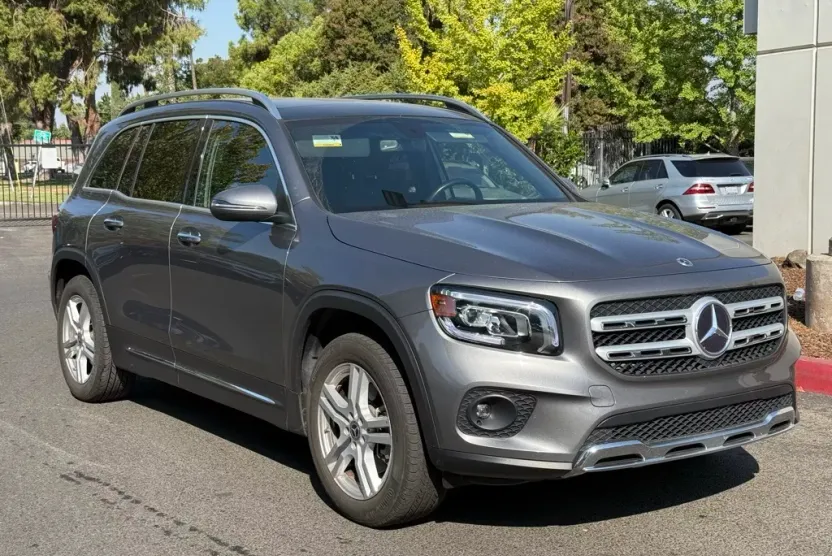 2023 Mercedes Benz GLB 250 4MATIC photo 1