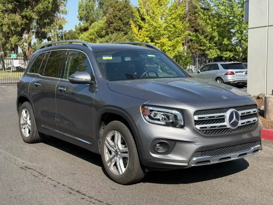 2023 Mercedes Benz GLB 250 4MATIC photo 1