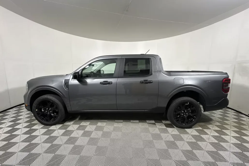2025 Ford Maverick XLT photo 1