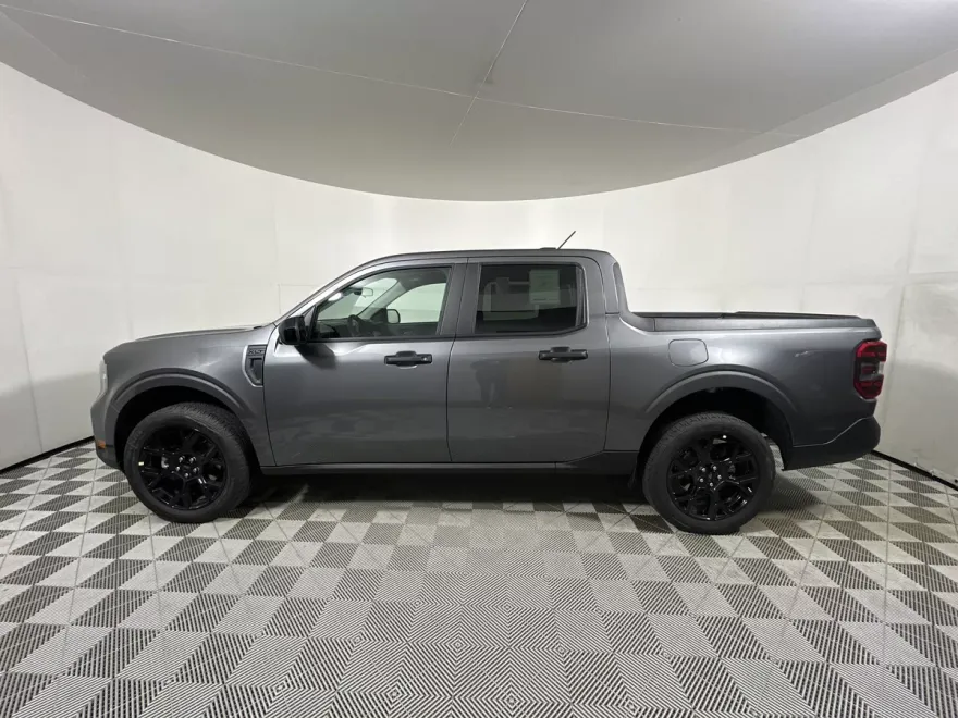 2025 Ford Maverick XLT photo 1