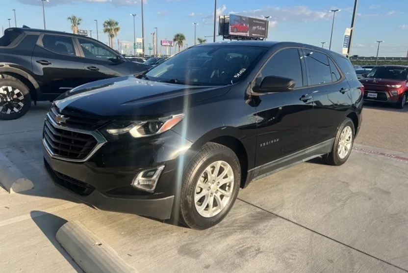 2018 Chevrolet Equinox LS photo 1
