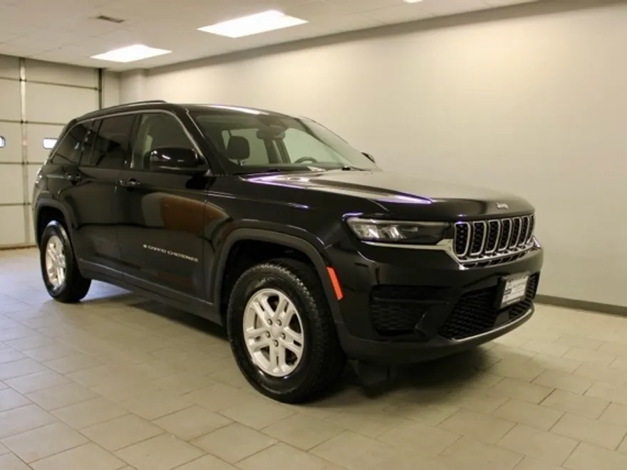 2023 Jeep Grand Cherokee Laredo photo 1