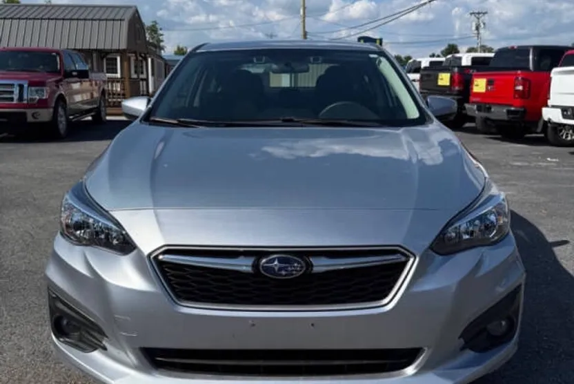 2018 Subaru Impreza Premium photo 1