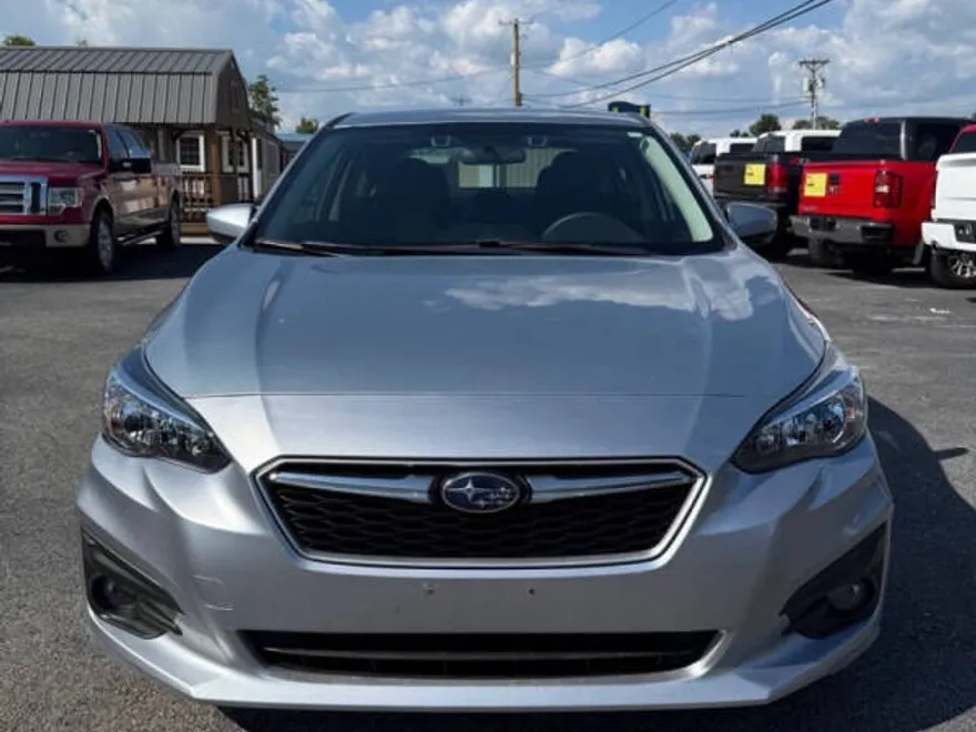 2018 Subaru Impreza Premium photo 1