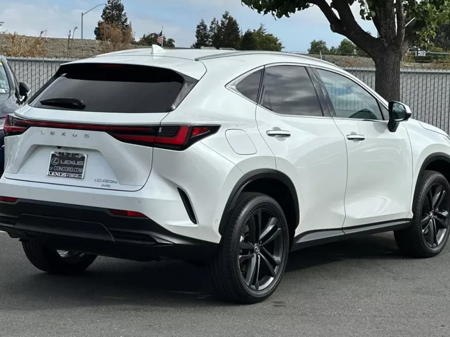 2023 Lexus NX 450h+ Luxury photo 1