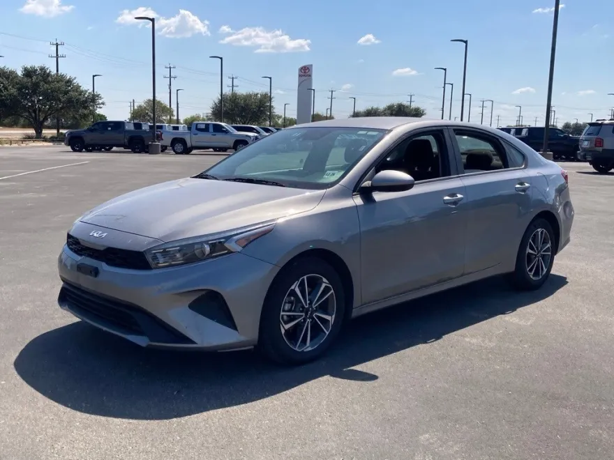 2024 Kia Forte LXS photo 1
