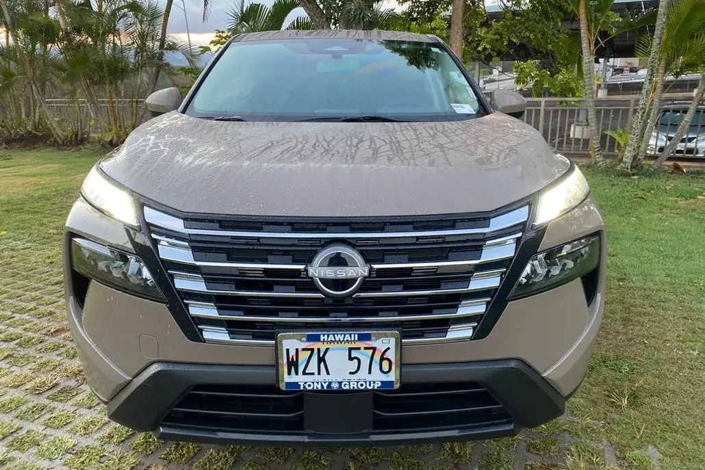 2024 Nissan Rogue SV photo 1