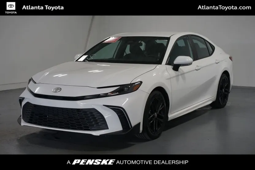 2025 Toyota Camry SE Hybrid photo 1