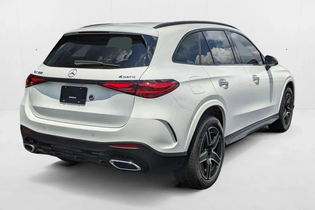 2025 Mercedes Benz GLC 300 4MATIC photo 1