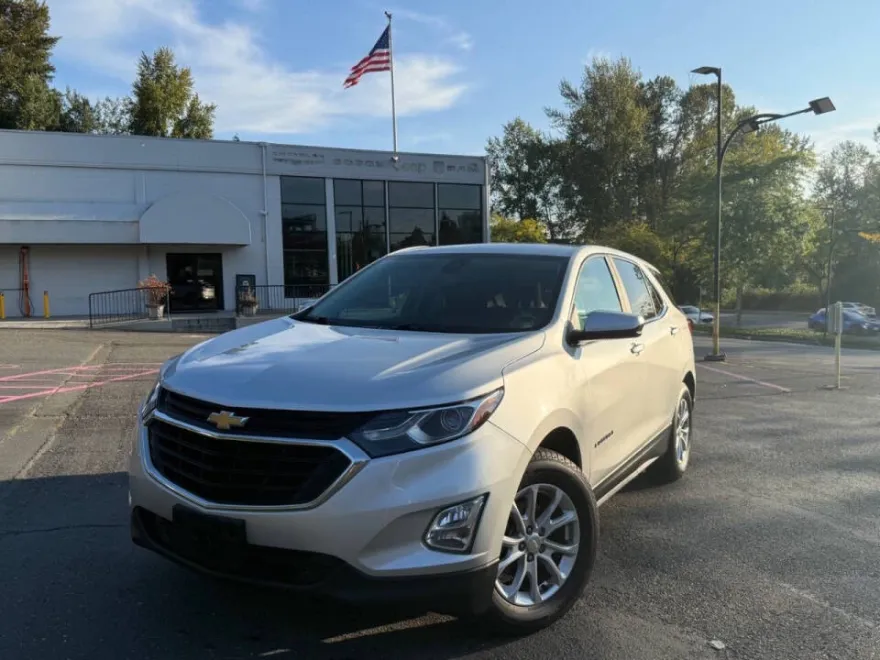2021 Chevrolet Equinox LT photo 1