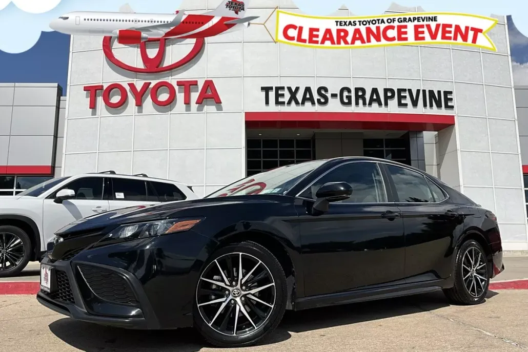 2024 Toyota Camry SE photo 1