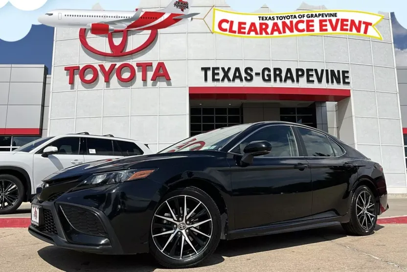 2024 Toyota Camry SE photo 1