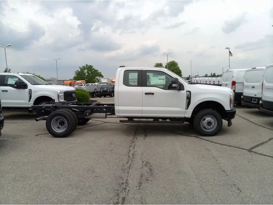 2025 Ford F-350 XL photo 1