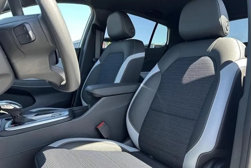 2025 Buick Envista Preferred photo 1