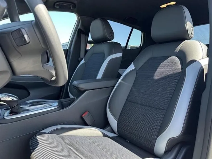 2025 Buick Envista Preferred photo 1