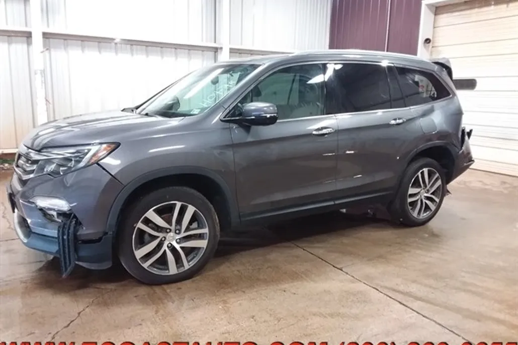 2017 Honda Pilot Touring photo 1