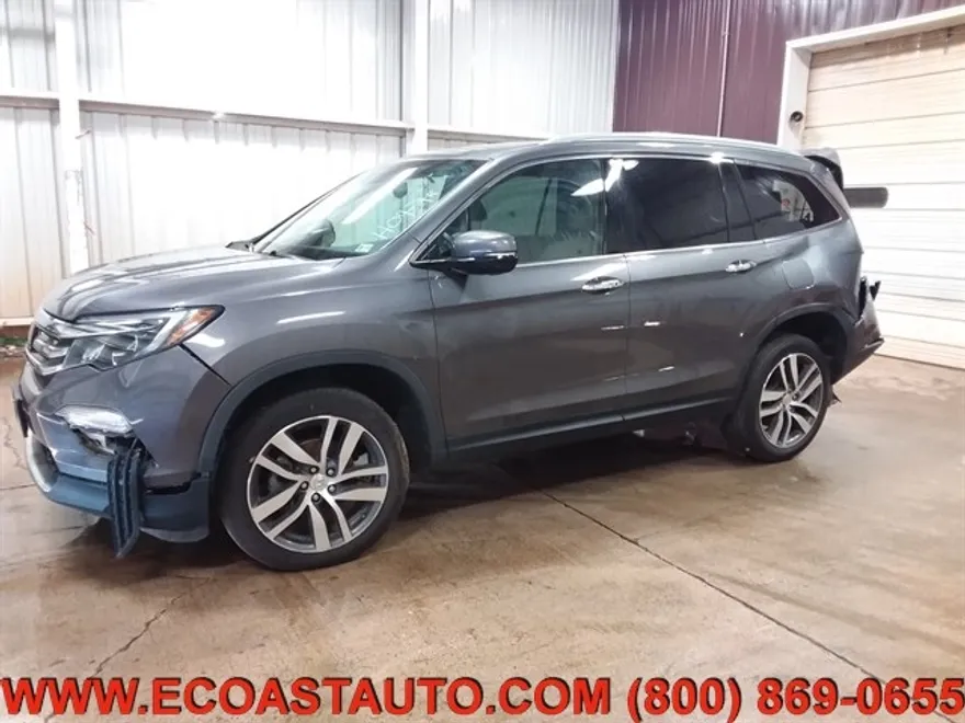 2017 Honda Pilot Touring photo 1