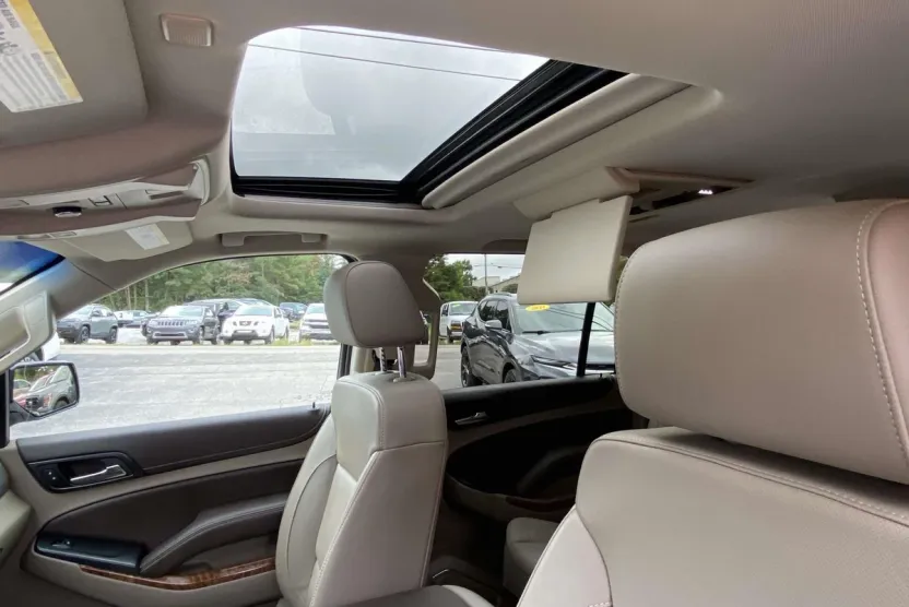 2019 Chevrolet Suburban Premier photo 1