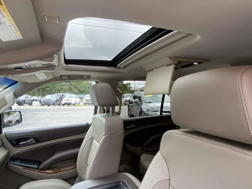 2019 Chevrolet Suburban Premier photo 1