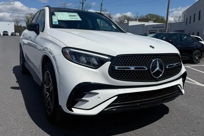 2025 Mercedes Benz GLC 300 4MATIC photo 1