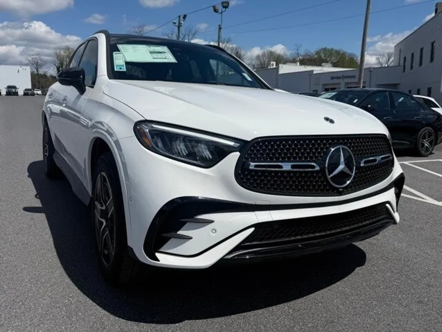 2025 Mercedes Benz GLC 300 4MATIC photo 1