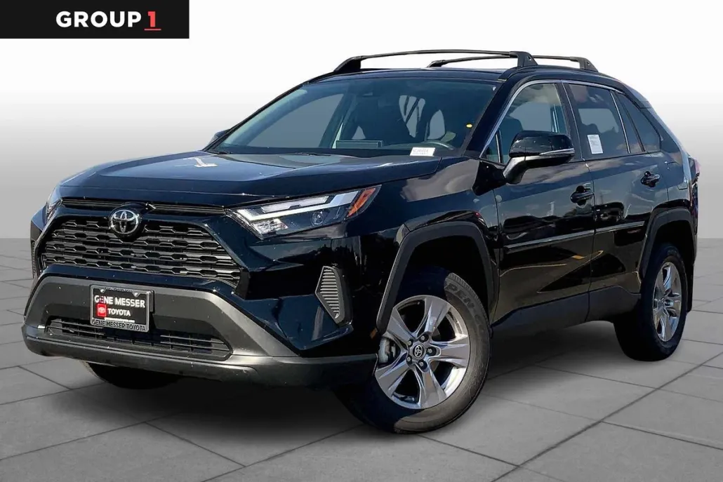 2025 Toyota RAV4 XLE photo 1