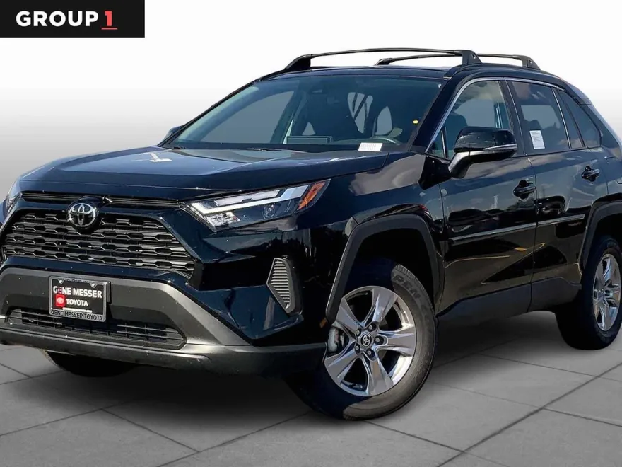 2025 Toyota RAV4 XLE photo 1