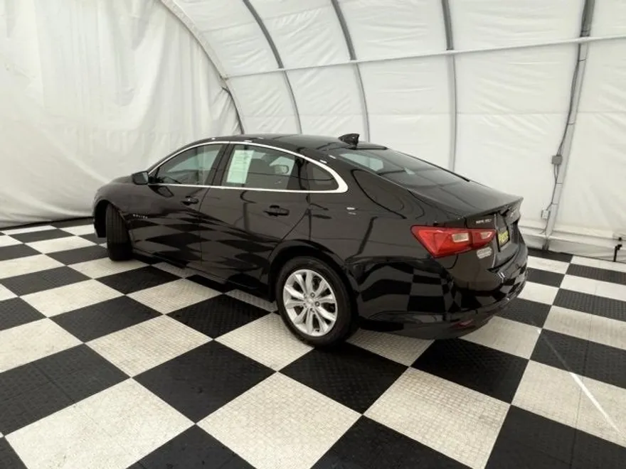 2025 Chevrolet Malibu 1LT photo 1