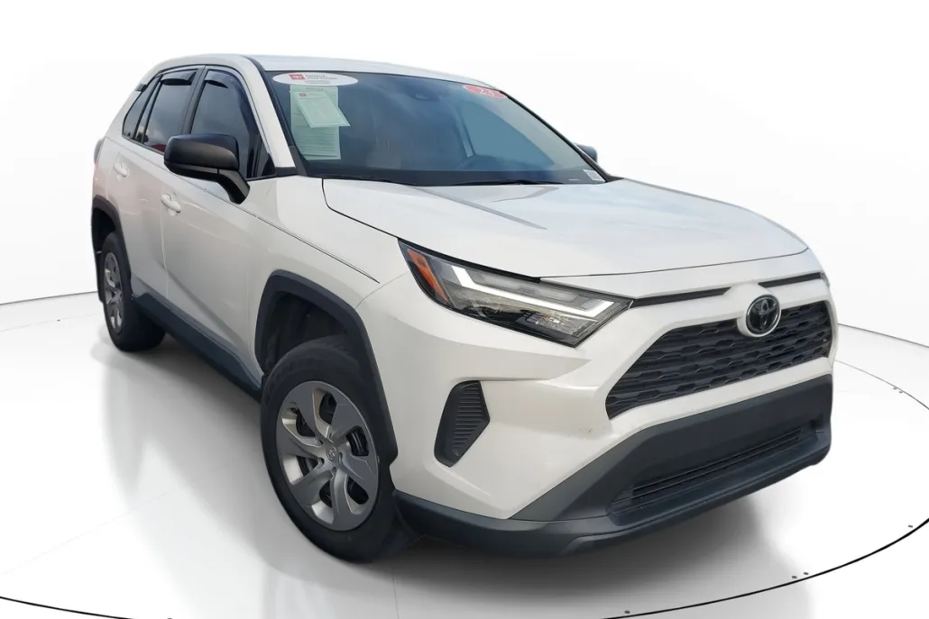 2023 Toyota RAV4 LE photo 1