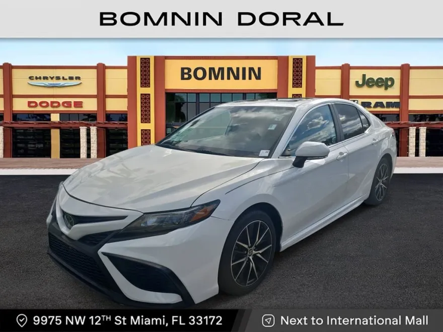 2021 Toyota Camry SE photo 1