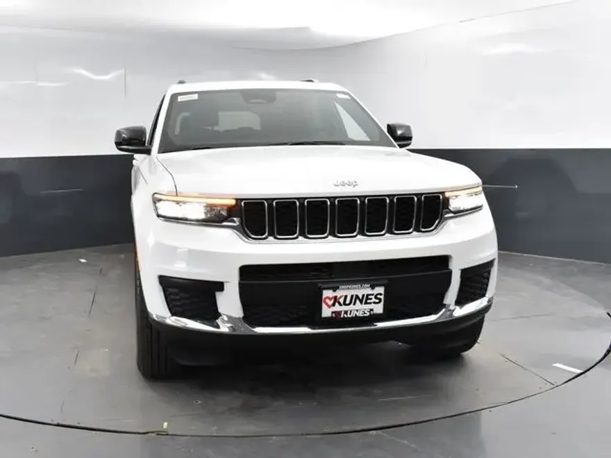 2025 Jeep Grand Cherokee Laredo photo 1
