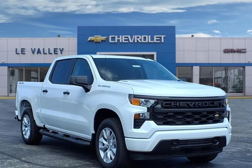 2025 Chevrolet Silverado 1500 Custom photo 1