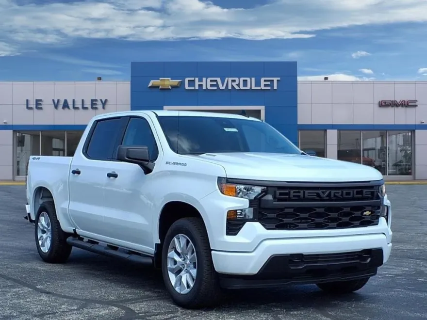 2025 Chevrolet Silverado 1500 Custom photo 1