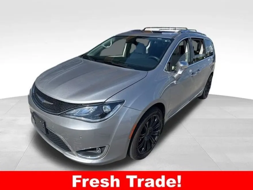 2018 Chrysler Pacifica Limited photo 1
